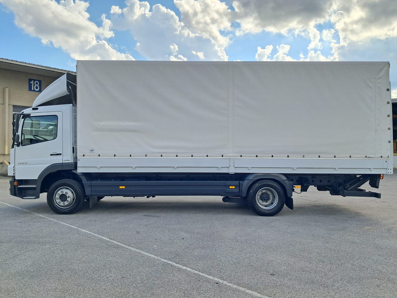 MERCEDES-BENZ ATEGO 12 24 Plane LBW | Klima | Schaltgetriebe - Xe tải thùng mui bạt: hình 4 MERCEDES-BENZ ATEGO 12 24 Plane LBW | Klima | Schaltgetriebe - Xe tải thùng mui bạt: hình 4