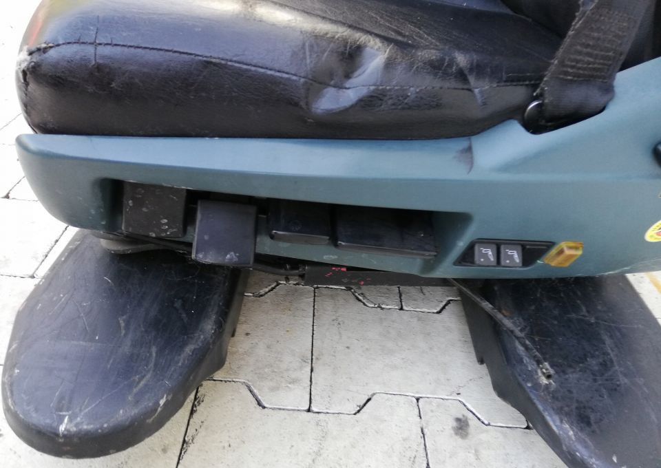 FOTEL KIEROWCY DAF XF CF LF - Chỗ ngồi cho Xe tải: hình 2 FOTEL KIEROWCY DAF XF CF LF - Chỗ ngồi cho Xe tải: hình 2