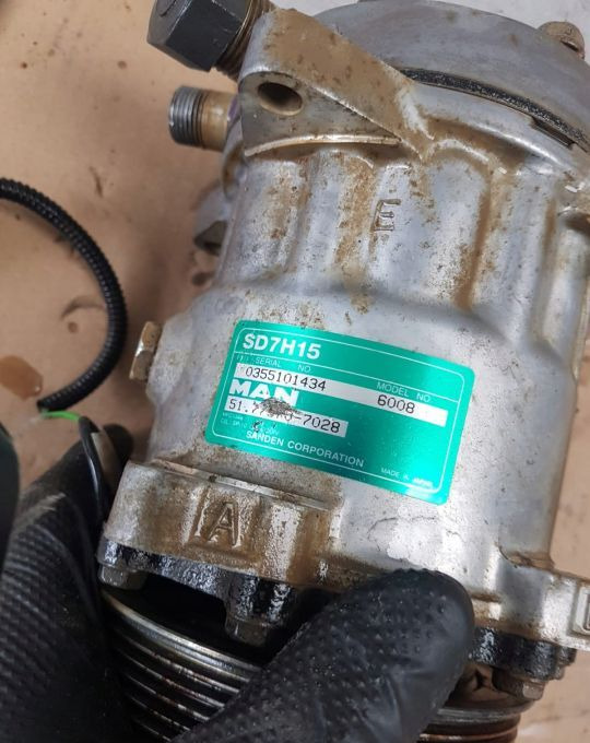 KOMPRESORA KLIMATYZACJA MAN TGS TGX EURO6 - Lốc điều hòa cho Xe tải: hình 2 KOMPRESORA KLIMATYZACJA MAN TGS TGX EURO6 - Lốc điều hòa cho Xe tải: hình 2