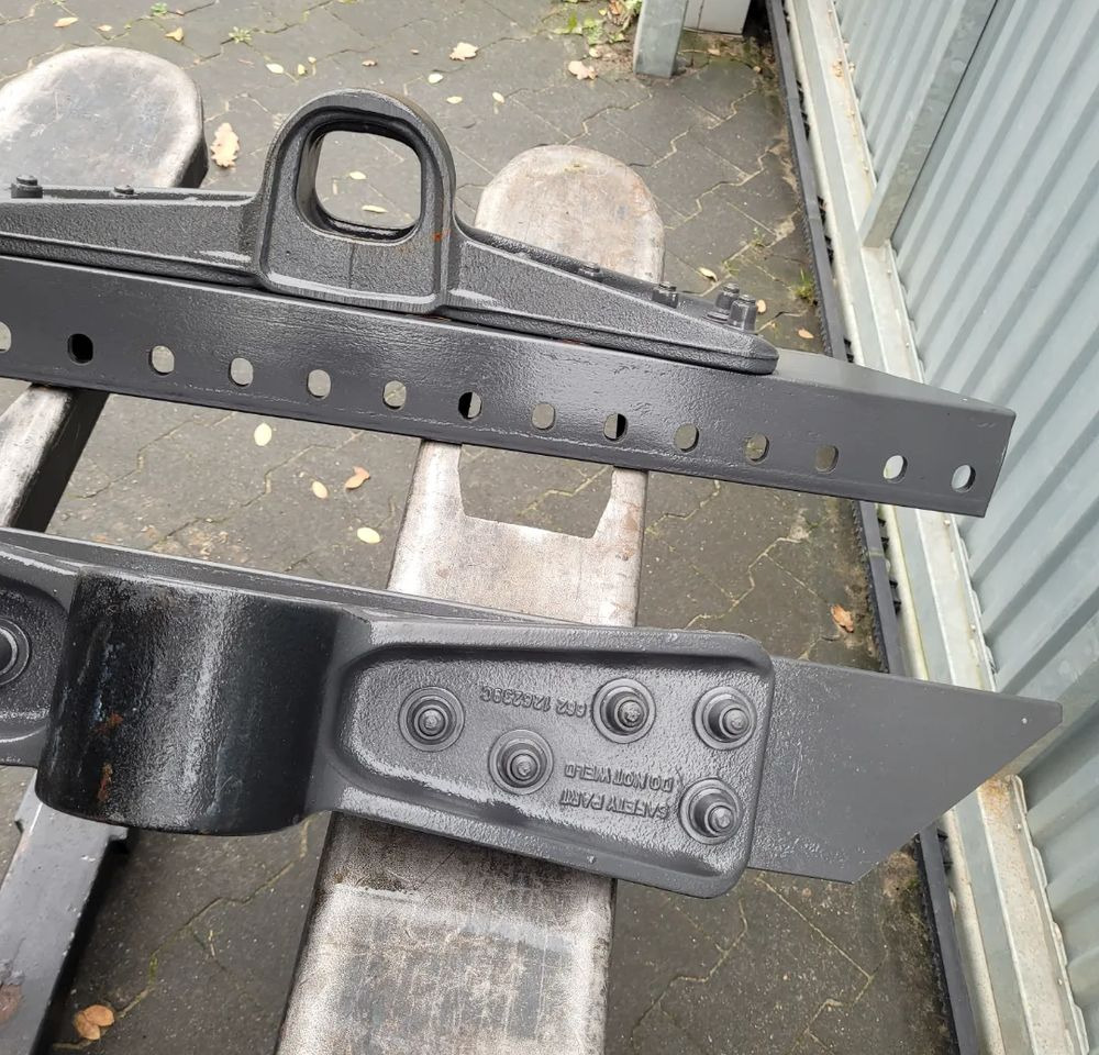 ŁAPY MOCOWANIE SIODLA VOLVO HOLLAND 126239C - Khớp nối bánh xe thứ năm cho Xe tải: hình 3 ŁAPY MOCOWANIE SIODLA VOLVO HOLLAND 126239C - Khớp nối bánh xe thứ năm cho Xe tải: hình 3