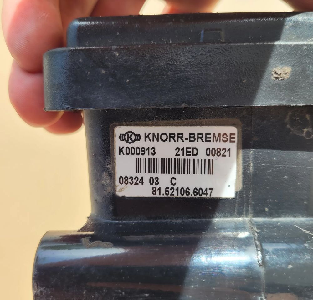 MODULATOR EBS MAN 81.52106.6047 - Phụ tùng phanh cho Xe tải: hình 2 MODULATOR EBS MAN 81.52106.6047 - Phụ tùng phanh cho Xe tải: hình 2