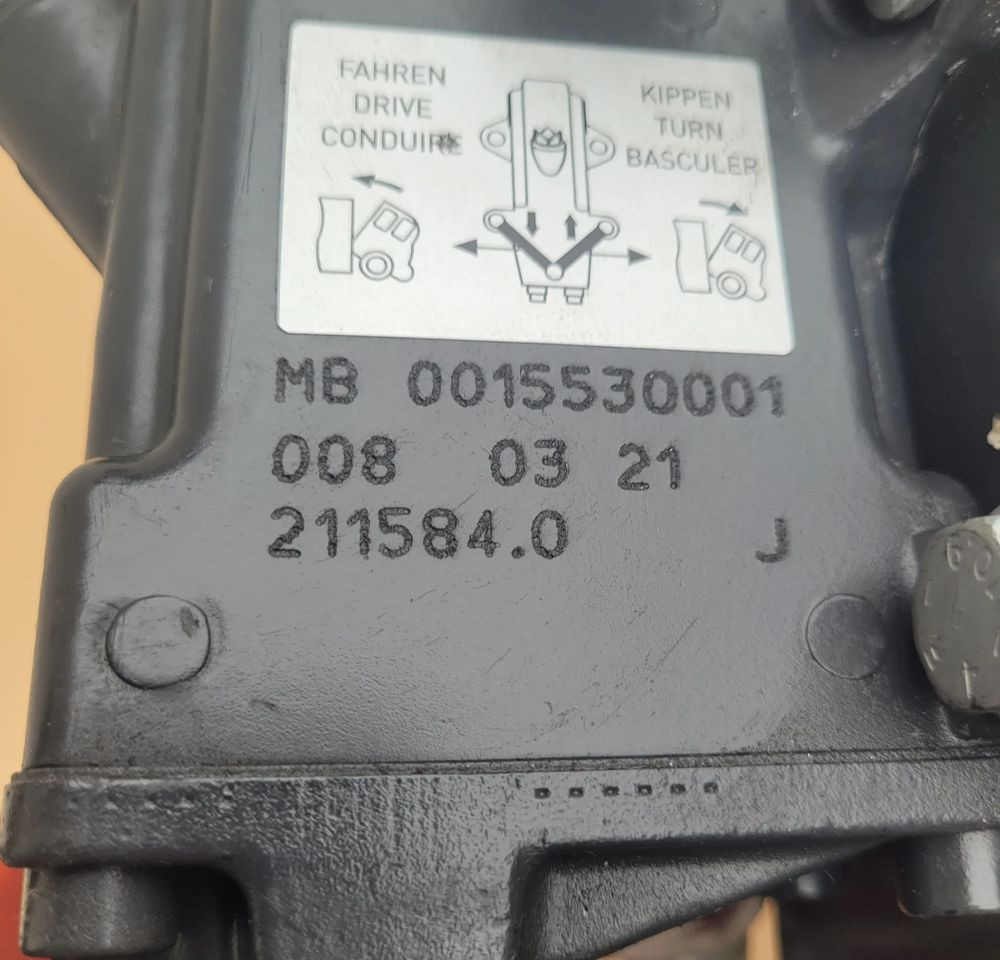 POMPKA PODNOSZENIA KABINY MERCEDES ATEGO NOWY ORYGINAŁ 0015530001 CHWALIM116 - Hệ thống treo cho Xe tải: hình 2 POMPKA PODNOSZENIA KABINY MERCEDES ATEGO NOWY ORYGINAŁ 0015530001 CHWALIM116 - Hệ thống treo cho Xe tải: hình 2