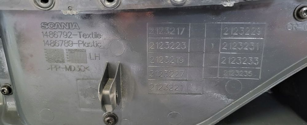 TACPICERKA DRZWI LH. SCANIA R XPI 1486792 - Cửa và phụ tùng cho Xe tải: hình 3 TACPICERKA DRZWI LH. SCANIA R XPI 1486792 - Cửa và phụ tùng cho Xe tải: hình 3