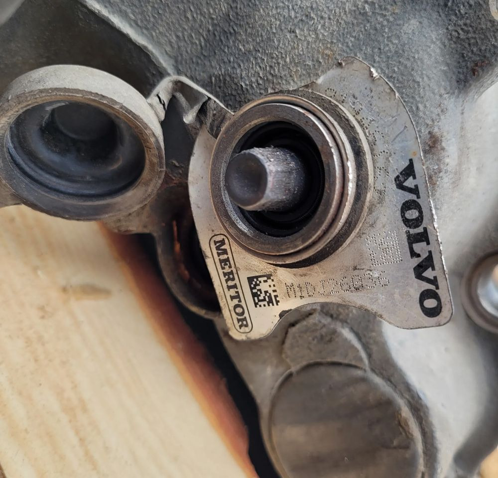 ZACISK MERITOR VOLVO FH4 ORYGINAŁ CENA ZA 1SZT CHWALIM116 - Phụ tùng phanh cho Xe tải: hình 3 ZACISK MERITOR VOLVO FH4 ORYGINAŁ CENA ZA 1SZT CHWALIM116 - Phụ tùng phanh cho Xe tải: hình 3