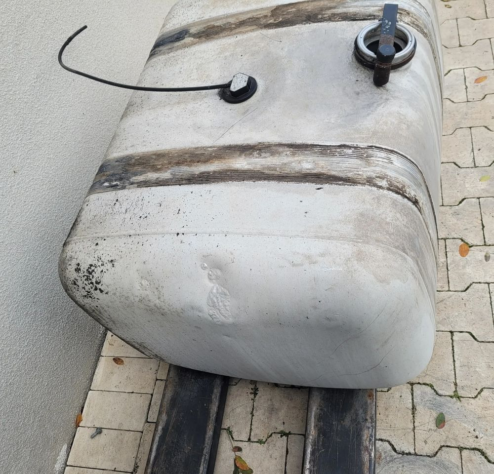 ZBIORNIK PALIWA ACTROS MP4 330L LOW DECK A9604702103/002 - Hệ thống nhiên liệu cho Xe tải: hình 3 ZBIORNIK PALIWA ACTROS MP4 330L LOW DECK A9604702103/002 - Hệ thống nhiên liệu cho Xe tải: hình 3