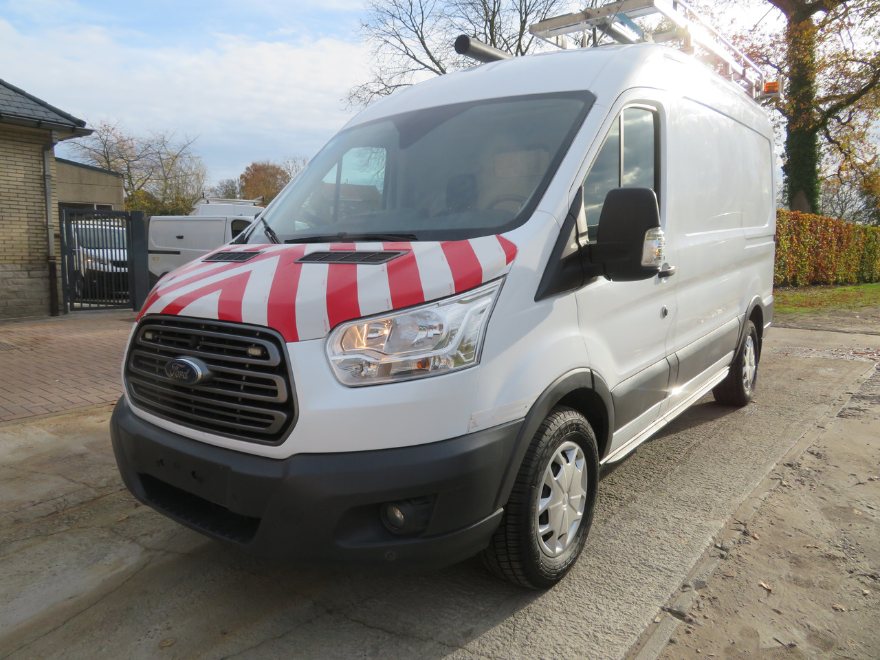 Ford Transit 2.0TDCi - L2H2 - Xe van chở hàng: hình 3 Ford Transit 2.0TDCi - L2H2 - Xe van chở hàng: hình 3