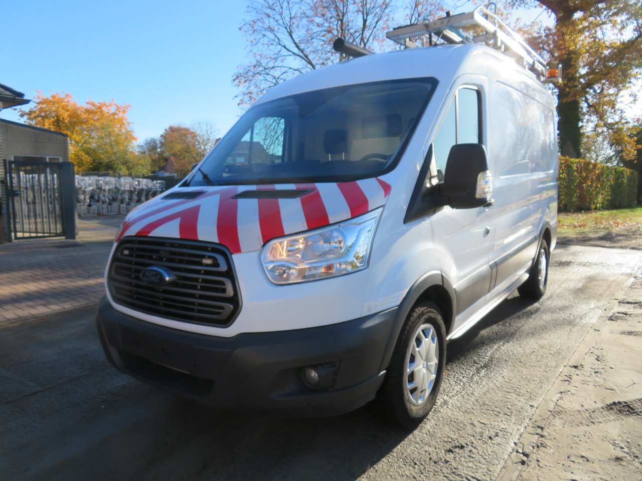 Ford Transit 2.0TDCi - L2H2 - Xe van chở hàng: hình 3 Ford Transit 2.0TDCi - L2H2 - Xe van chở hàng: hình 3