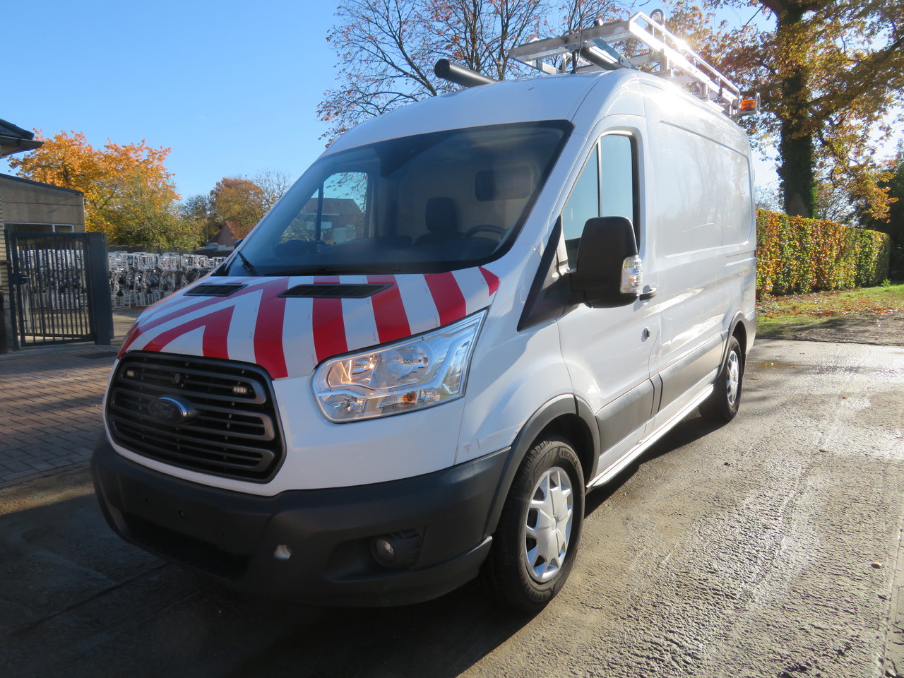 Ford Transit 2.0TDCi - L2H2 - Xe van chở hàng: hình 3 Ford Transit 2.0TDCi - L2H2 - Xe van chở hàng: hình 3