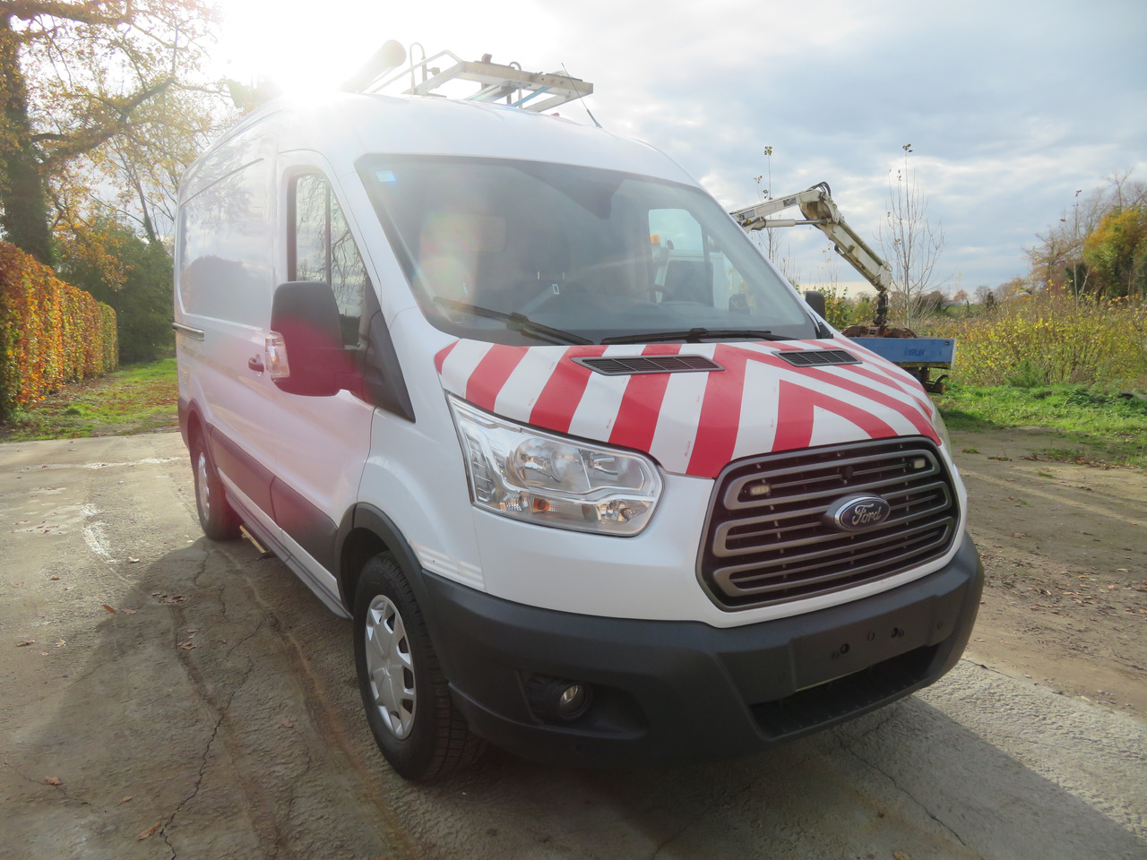 Ford Transit 2.0TDCi - L2H2 - Xe van chở hàng: hình 1 Ford Transit 2.0TDCi - L2H2 - Xe van chở hàng: hình 1