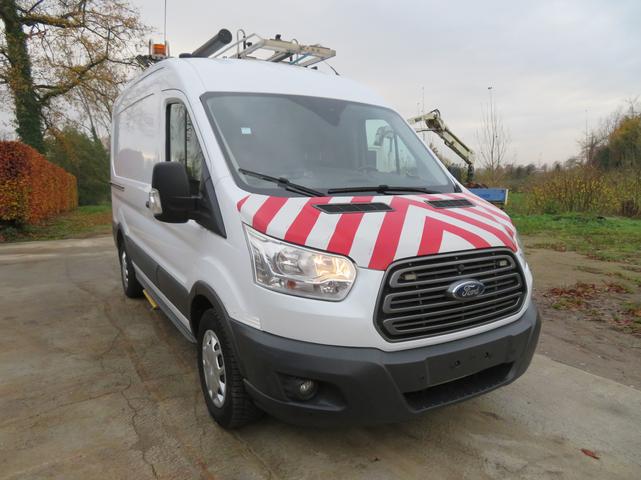 Ford Transit 2.0TDCi - L2H2 - Xe van chở hàng: hình 1 Ford Transit 2.0TDCi - L2H2 - Xe van chở hàng: hình 1