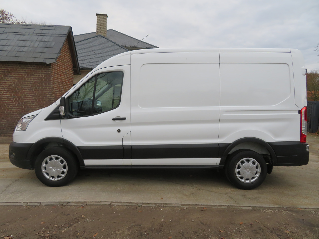 Ford Transit 2.0TDCi TREND - L2H2 - Xe van chở hàng: hình 4 Ford Transit 2.0TDCi TREND - L2H2 - Xe van chở hàng: hình 4
