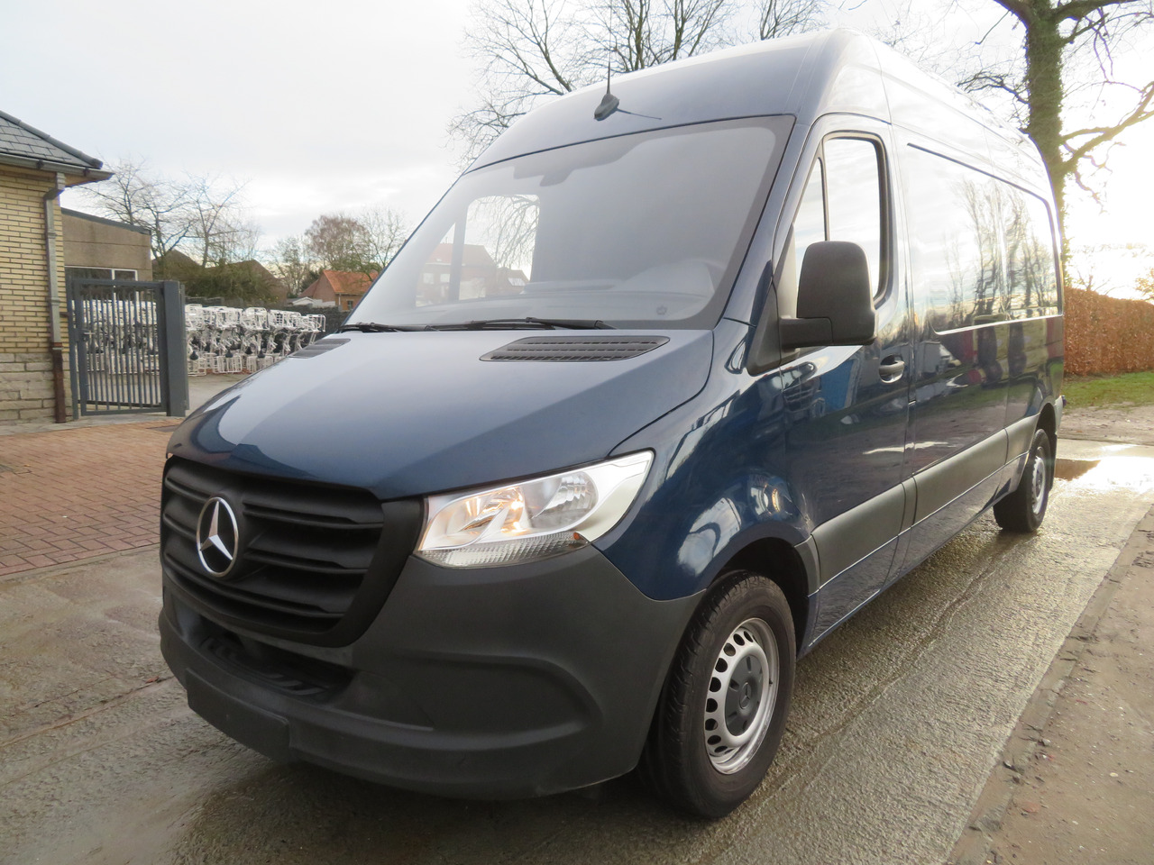 Mercedes-Benz Sprinter 311CDi - Xe van chở hàng: hình 3 Mercedes-Benz Sprinter 311CDi - Xe van chở hàng: hình 3