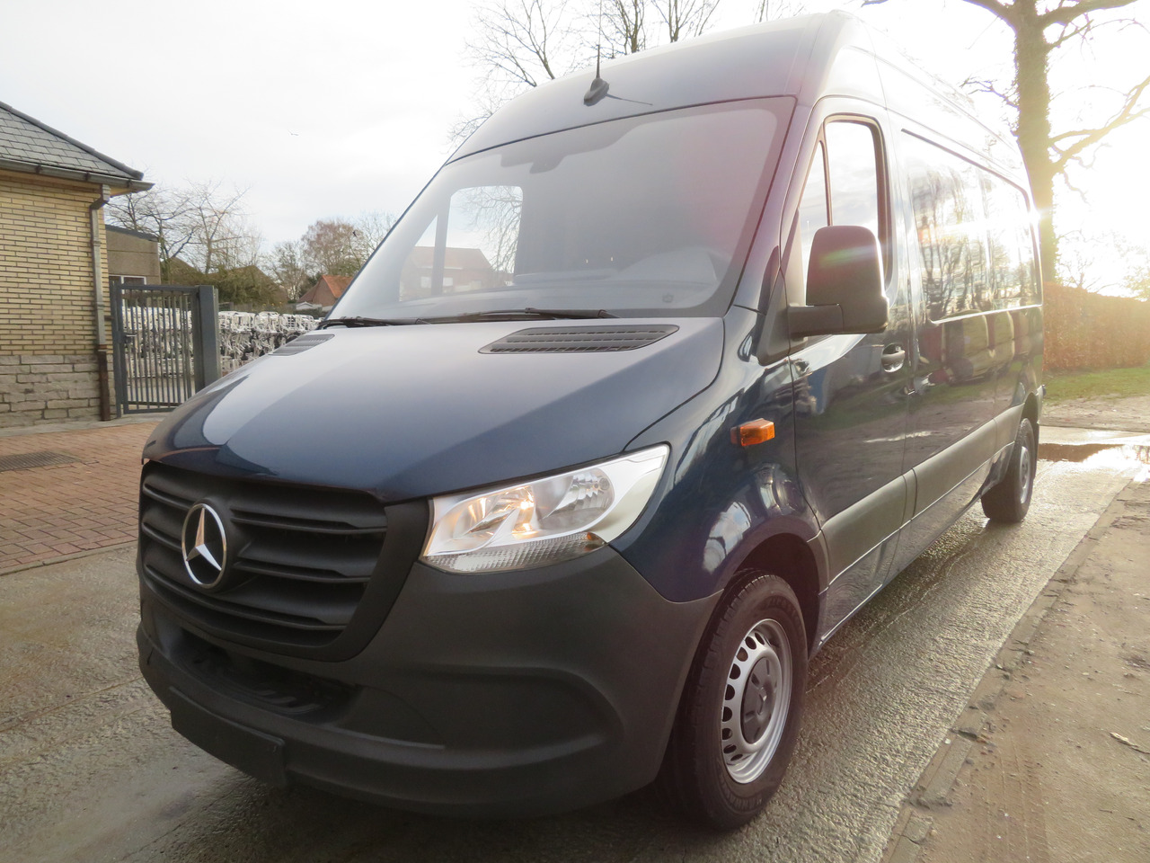 Mercedes-Benz Sprinter 311CDi - Xe van nhỏ gọn: hình 3 Mercedes-Benz Sprinter 311CDi - Xe van nhỏ gọn: hình 3