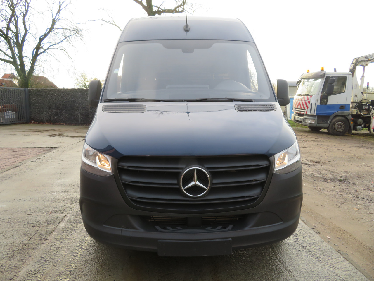 Mercedes-Benz Sprinter 311CDi - Xe van nhỏ gọn: hình 2 Mercedes-Benz Sprinter 311CDi - Xe van nhỏ gọn: hình 2