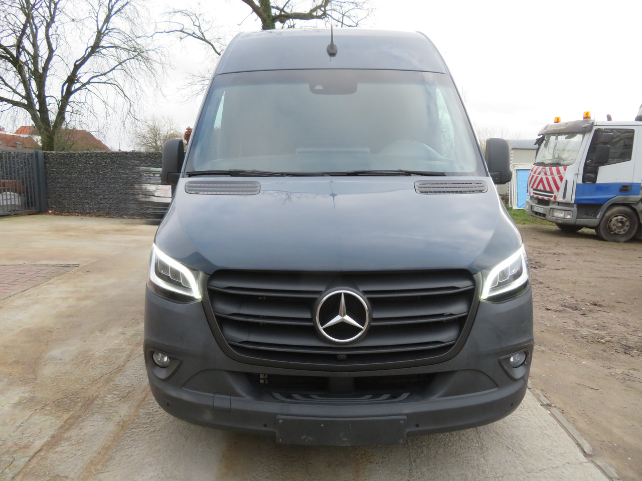 Mercedes-Benz Sprinter 317cdi - 9GTronic - A2H2 - Xe van chở hàng: hình 2 Mercedes-Benz Sprinter 317cdi - 9GTronic - A2H2 - Xe van chở hàng: hình 2