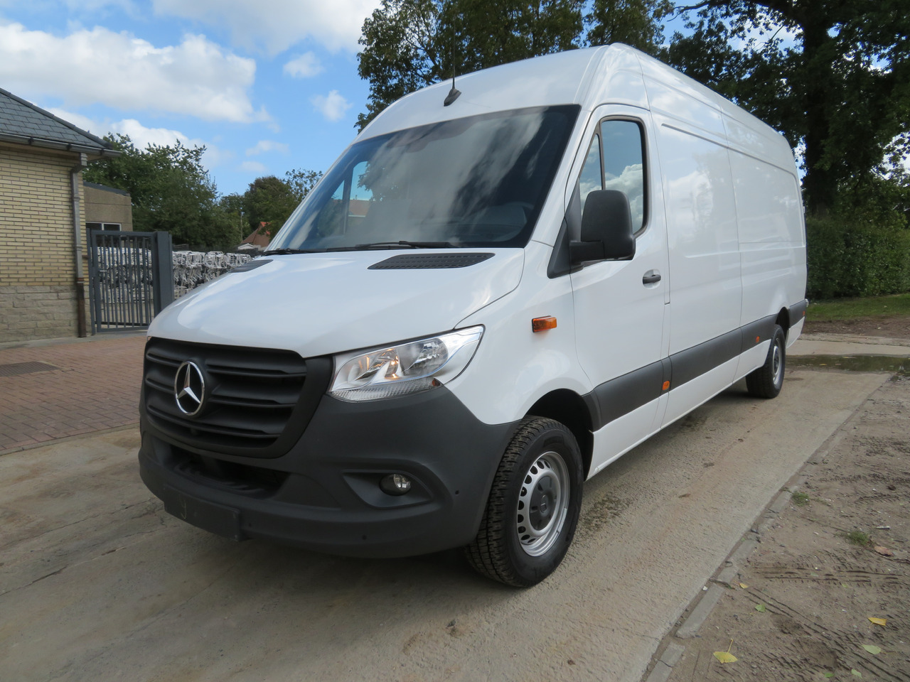 Mercedes-Benz Sprinter 317cdi - A3H2 - Xe van chở hàng: hình 3 Mercedes-Benz Sprinter 317cdi - A3H2 - Xe van chở hàng: hình 3