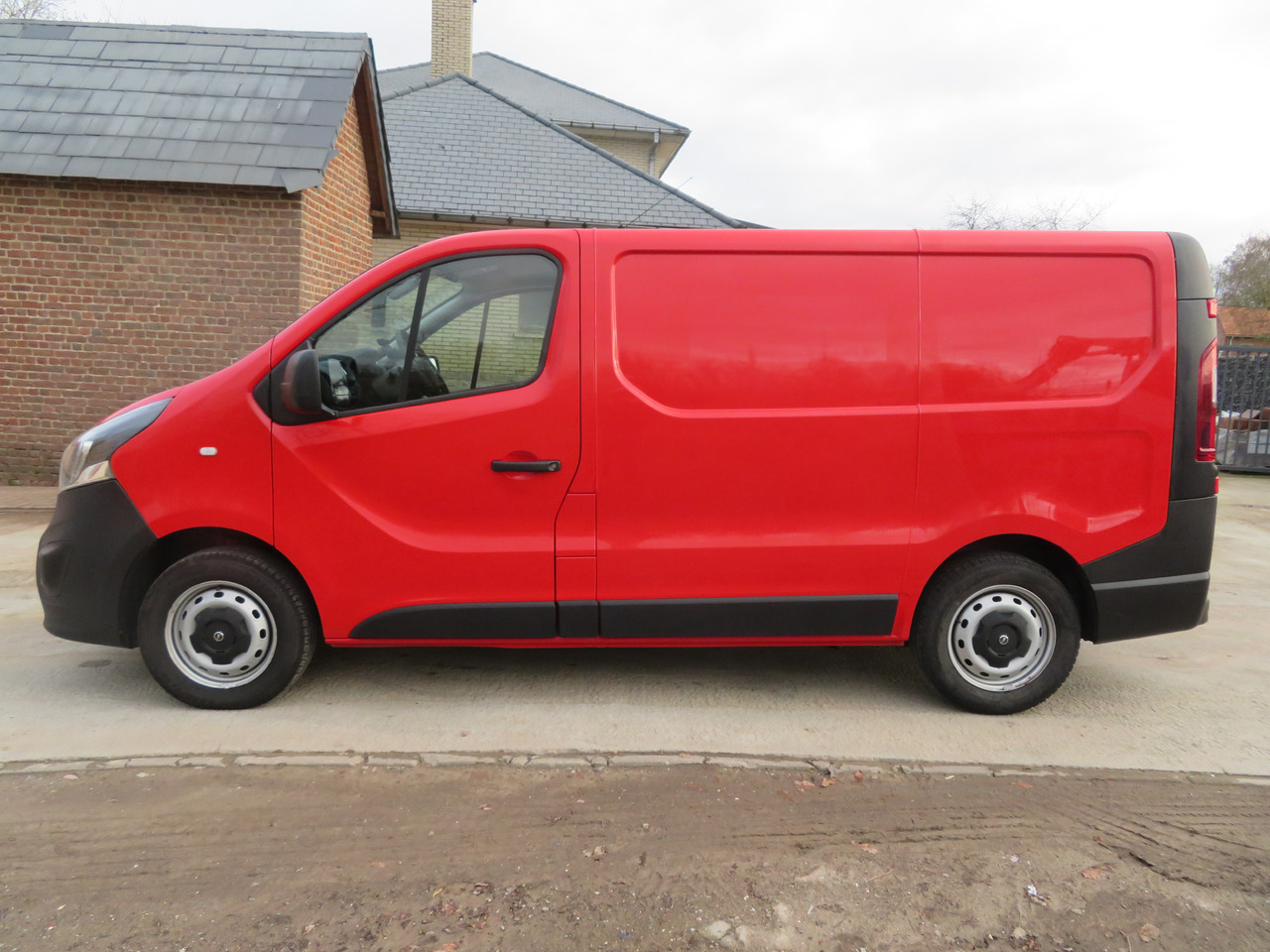 Opel Vivaro 1.6CDTI BI-Turbo - L1H1 - Xe van nhỏ gọn: hình 4 Opel Vivaro 1.6CDTI BI-Turbo - L1H1 - Xe van nhỏ gọn: hình 4