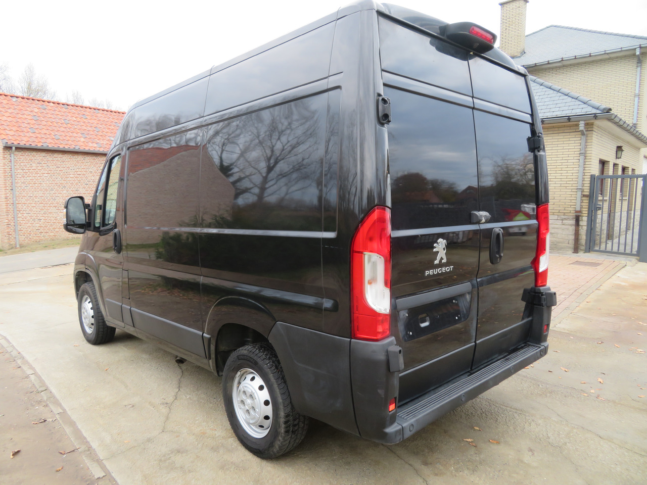 Peugeot Boxer 2.2 BlueHDI L1H2 premium - Xe van nhỏ gọn: hình 5 Peugeot Boxer 2.2 BlueHDI L1H2 premium - Xe van nhỏ gọn: hình 5