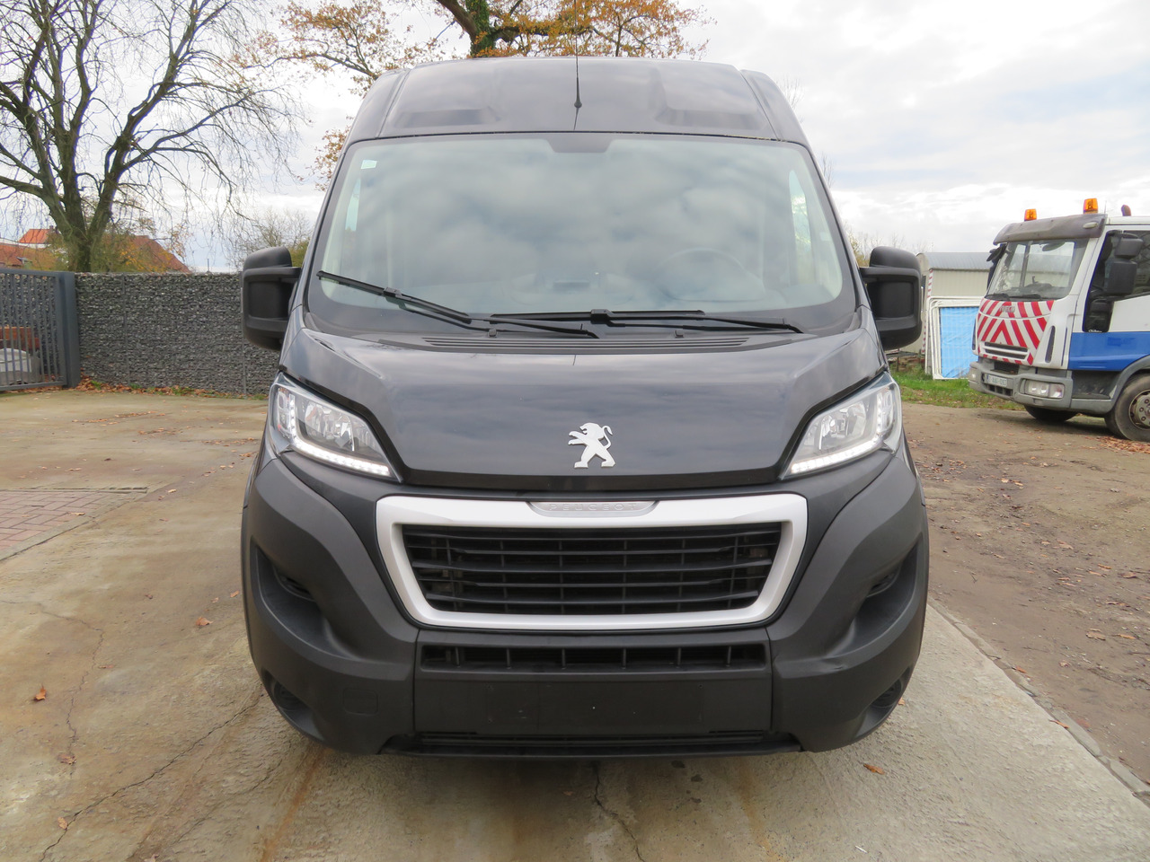 Peugeot Boxer 2.2 BlueHDI L1H2 premium - Xe van nhỏ gọn: hình 2 Peugeot Boxer 2.2 BlueHDI L1H2 premium - Xe van nhỏ gọn: hình 2