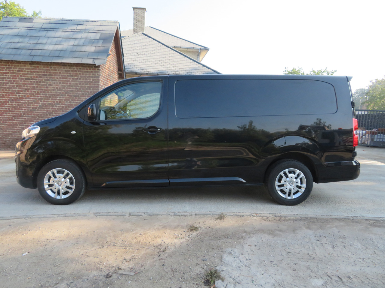 Peugeot Expert 2.0 BlueHDi - L3 - Automaat - Xe van chở hàng: hình 4 Peugeot Expert 2.0 BlueHDi - L3 - Automaat - Xe van chở hàng: hình 4