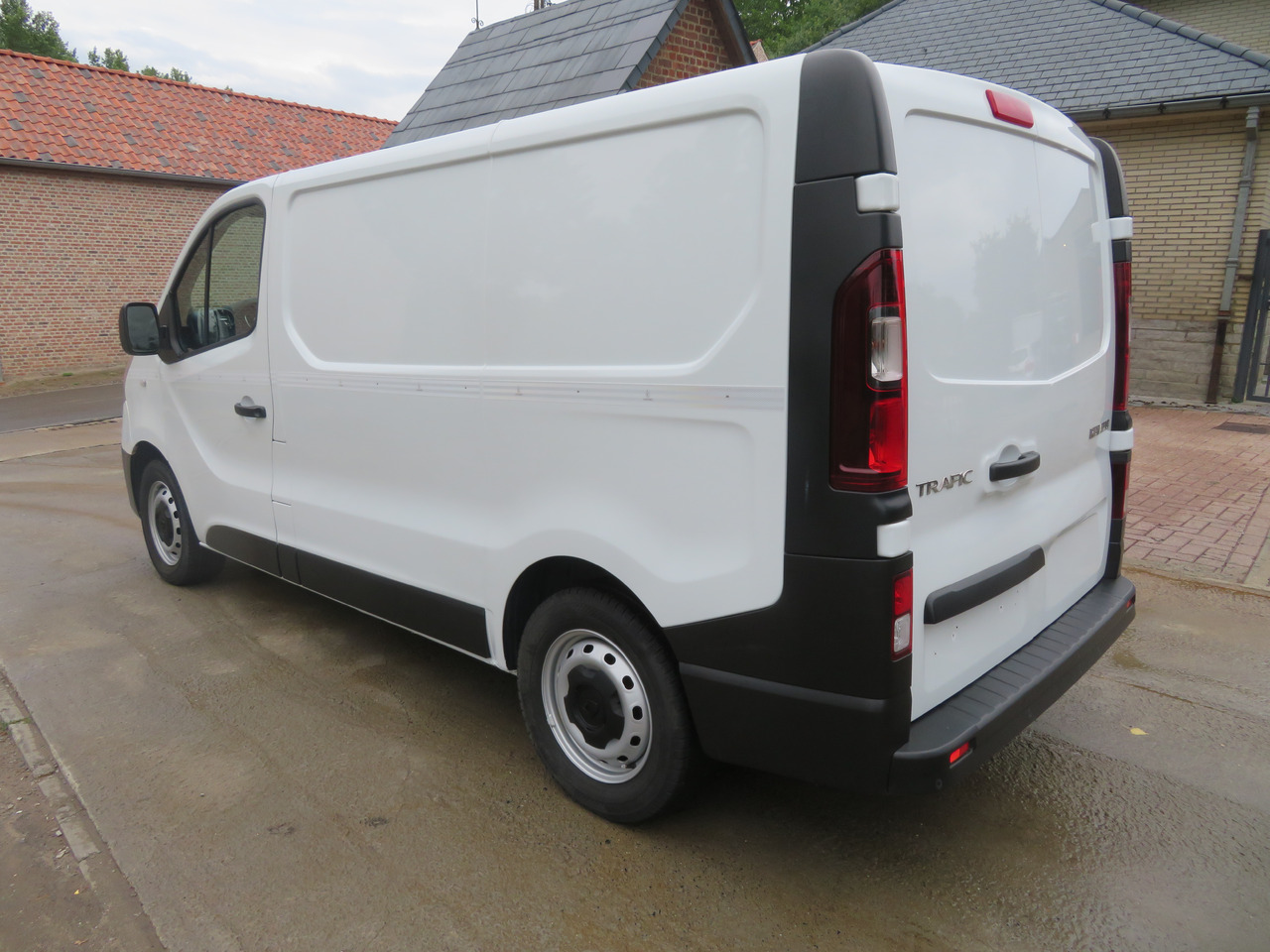 Renault Trafic 2.0dCi Grand Confort - L2H1 - Xe van nhỏ gọn: hình 5 Renault Trafic 2.0dCi Grand Confort - L2H1 - Xe van nhỏ gọn: hình 5