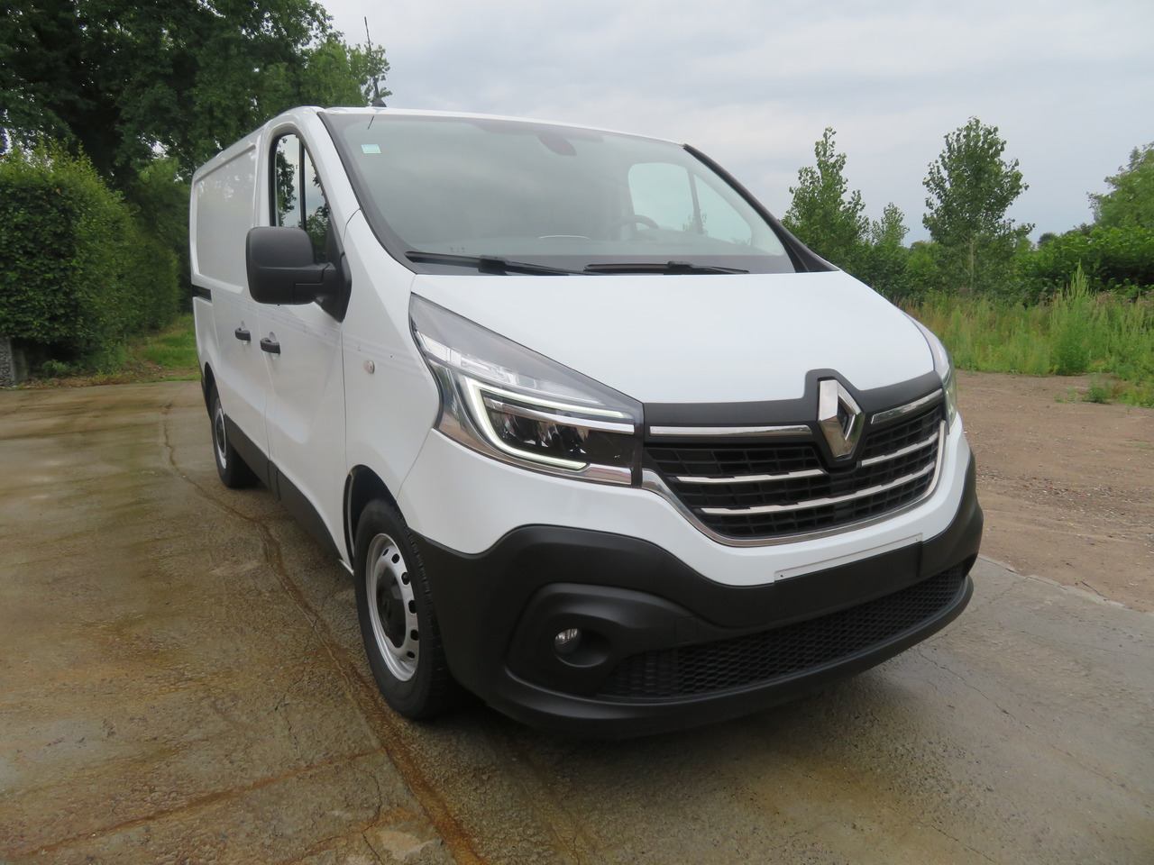 Renault Trafic 2.0dCi Grand Confort - L2H1 - Xe van nhỏ gọn: hình 1 Renault Trafic 2.0dCi Grand Confort - L2H1 - Xe van nhỏ gọn: hình 1