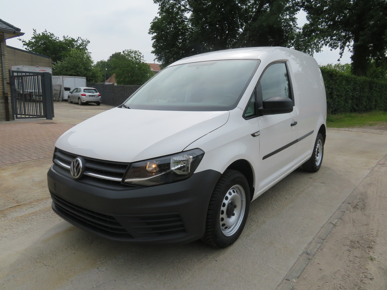 VOLKSWAGEN Caddy 2.0 TDi - Xe van nhỏ gọn: hình 3 VOLKSWAGEN Caddy 2.0 TDi - Xe van nhỏ gọn: hình 3