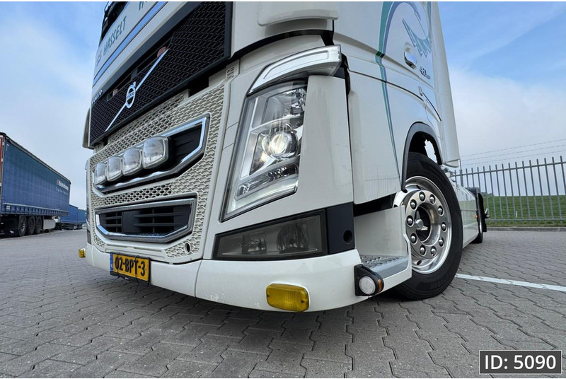 Volvo FH 460 Globetrotter XL, Euro 6, / Like new! / Special interior / Standklima / 2 Tanks - Xe đầu kéo: hình 5 Volvo FH 460 Globetrotter XL, Euro 6, / Like new! / Special interior / Standklima / 2 Tanks - Xe đầu kéo: hình 5