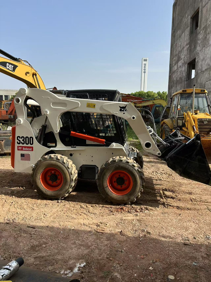 BOBCAT BOBCAT Skid Steer Loader S300 - Máy xúc lật đa năng: hình 2 BOBCAT BOBCAT Skid Steer Loader S300 - Máy xúc lật đa năng: hình 2