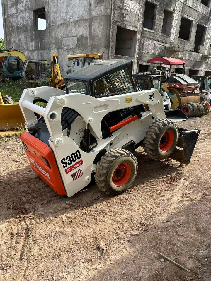 BOBCAT BOBCAT Skid Steer Loader S300 - Máy xúc lật đa năng: hình 3 BOBCAT BOBCAT Skid Steer Loader S300 - Máy xúc lật đa năng: hình 3