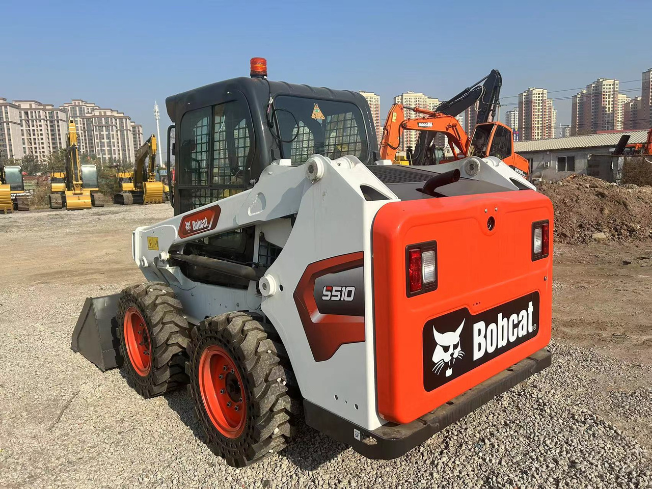 BOBCAT S510 Skid Steer Loader - Máy xúc lật đa năng: hình 4 BOBCAT S510 Skid Steer Loader - Máy xúc lật đa năng: hình 4