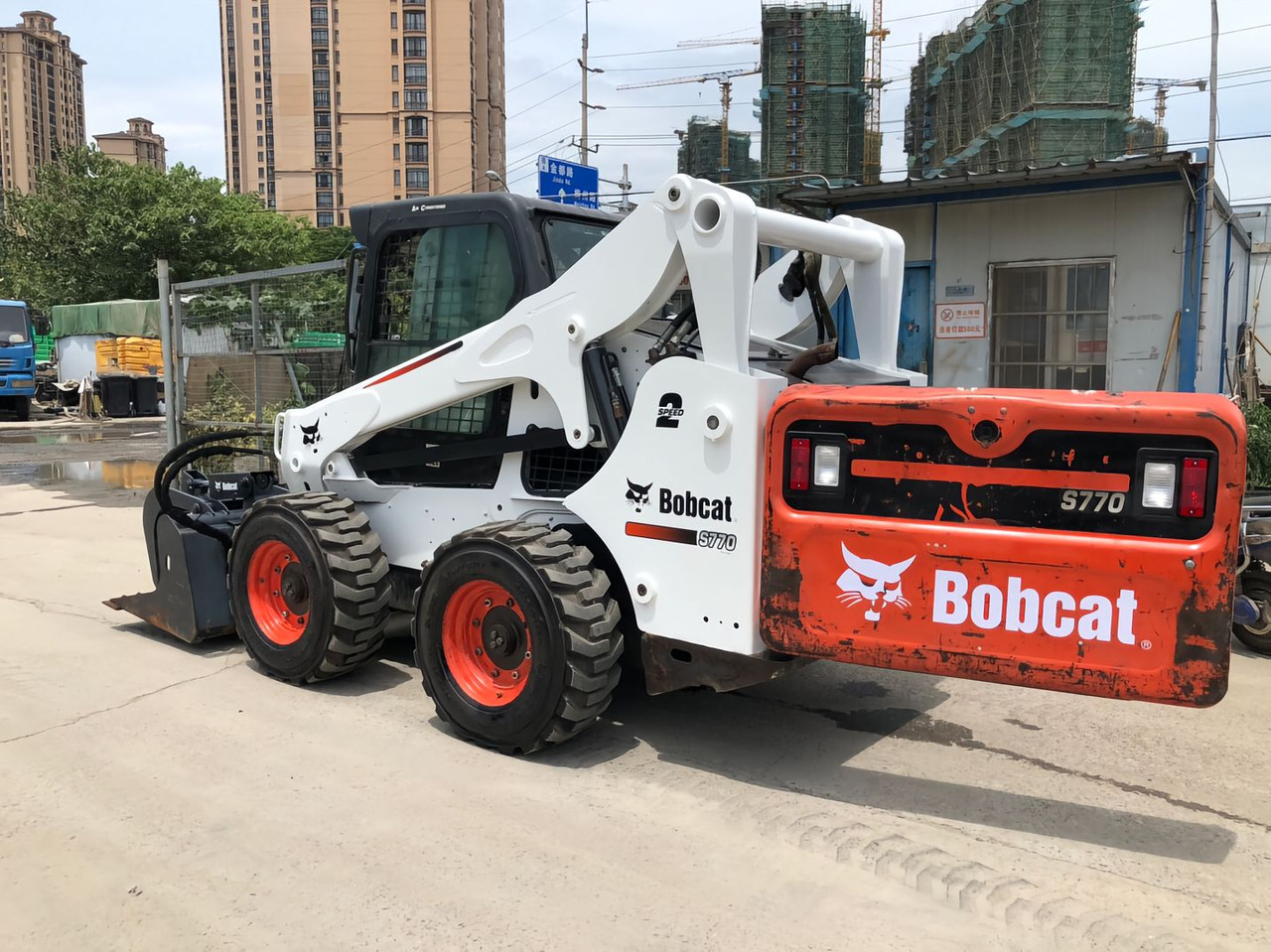 BOBCAT S770 Skid Steer Loader Click for Discount - Máy xúc lật đa năng: hình 1 BOBCAT S770 Skid Steer Loader Click for Discount - Máy xúc lật đa năng: hình 1