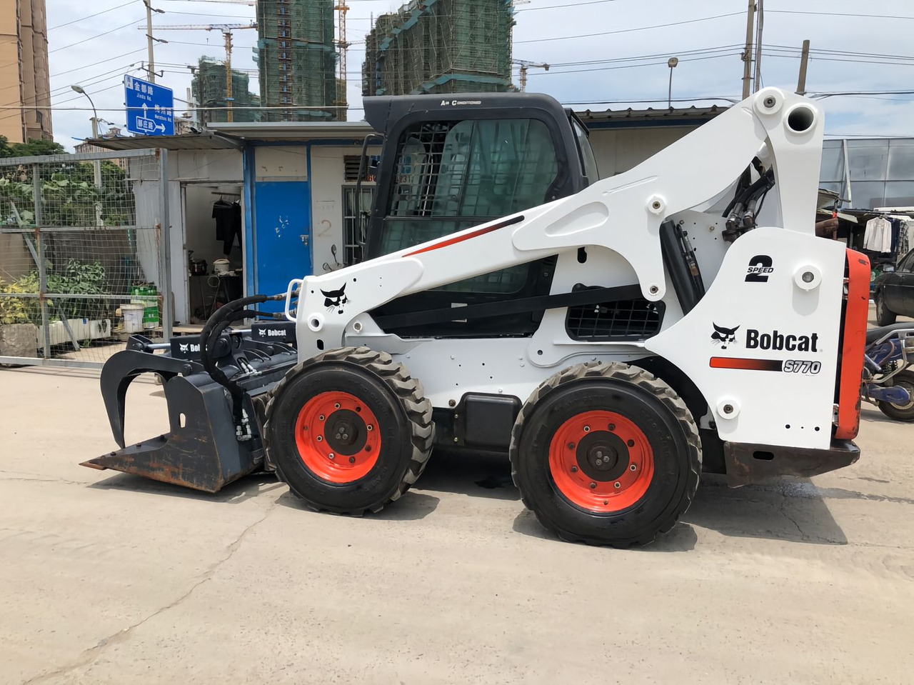 BOBCAT S770 Skid Steer Loader Click for Discount - Máy xúc lật đa năng: hình 5 BOBCAT S770 Skid Steer Loader Click for Discount - Máy xúc lật đa năng: hình 5