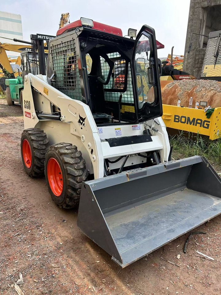 BOBCAT Skid Steer Loader S130 - Máy xúc lật đa năng: hình 4 BOBCAT Skid Steer Loader S130 - Máy xúc lật đa năng: hình 4