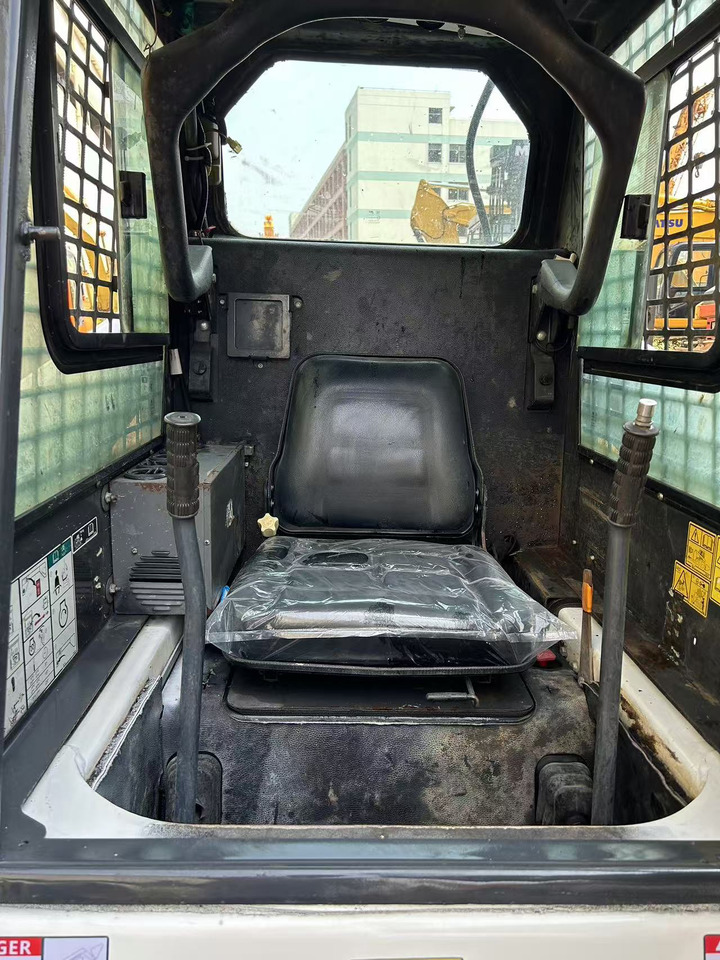 BOBCAT Skid Steer Loader S130 - Máy xúc lật đa năng: hình 5 BOBCAT Skid Steer Loader S130 - Máy xúc lật đa năng: hình 5