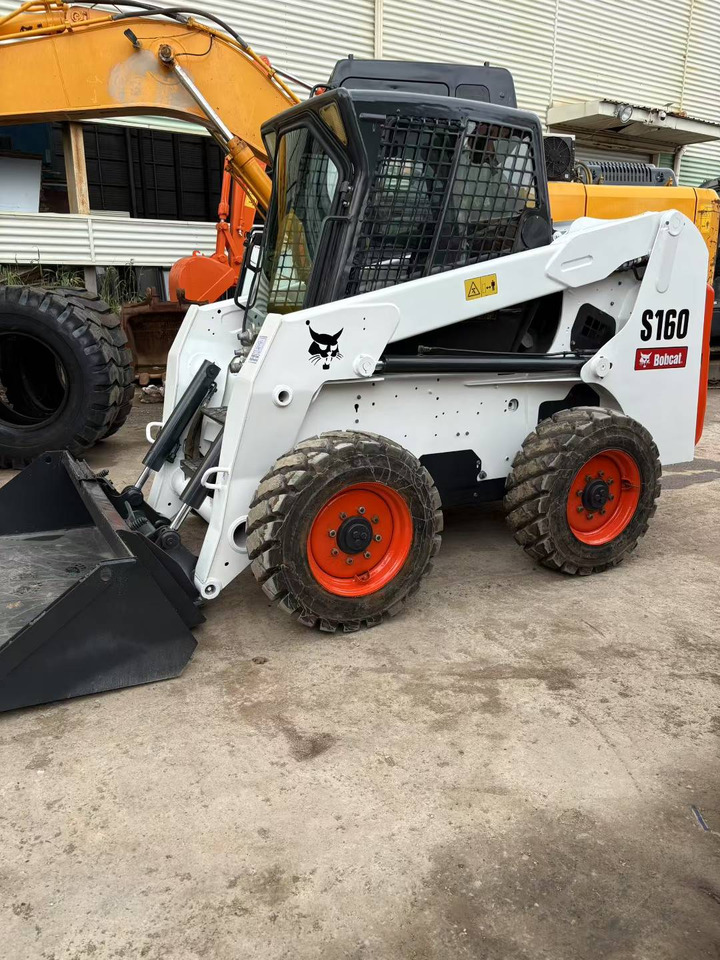 Máy xúc lật đa năng BOBCAT Skid Steer Loader S160: hình 7