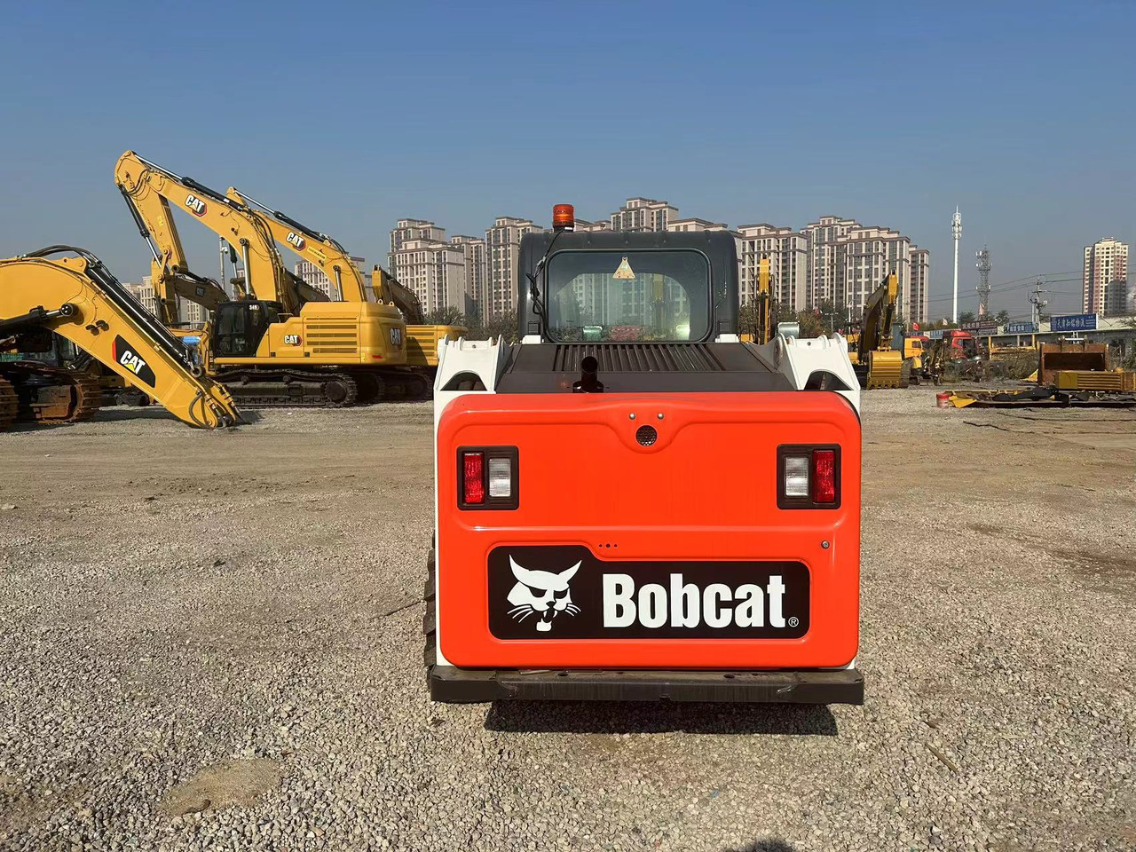 Máy xúc lật đa năng BOBCAT Skid Steer Loader S510: hình 8 Máy xúc lật đa năng BOBCAT Skid Steer Loader S510: hình 8