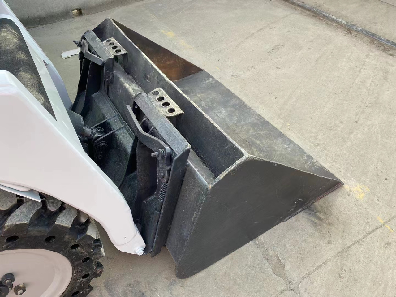 BOBCAT Skid Steer Loader S70 - Máy xúc lật đa năng: hình 4 BOBCAT Skid Steer Loader S70 - Máy xúc lật đa năng: hình 4