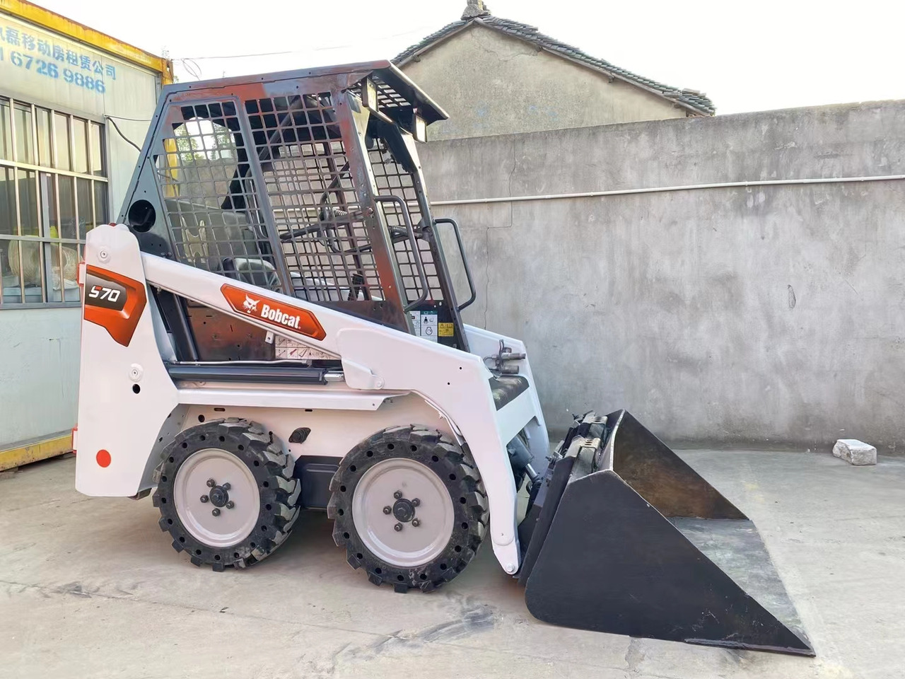 BOBCAT Skid Steer Loader S70 - Máy xúc lật đa năng: hình 2 BOBCAT Skid Steer Loader S70 - Máy xúc lật đa năng: hình 2