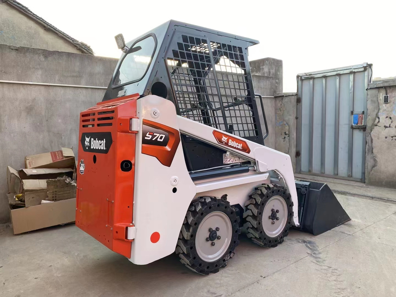 BOBCAT Skid Steer Loader S70 - Máy xúc lật đa năng: hình 5 BOBCAT Skid Steer Loader S70 - Máy xúc lật đa năng: hình 5