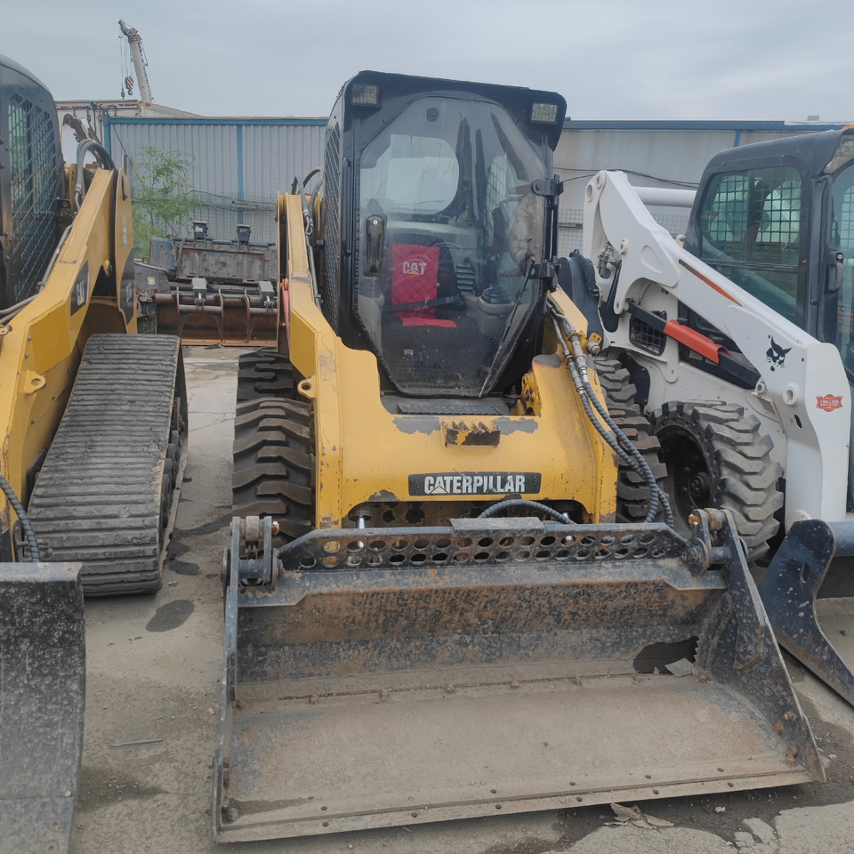 Máy xúc lật đa năng CAT 246C Skid Steer Loader: hình 6