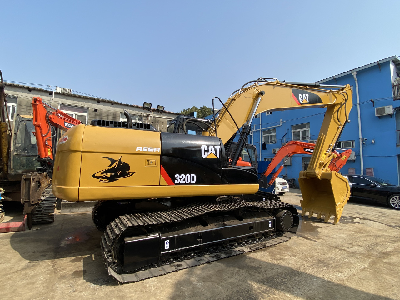 CATERPILLAR 320D - Máy xúc bánh xích: hình 2 CATERPILLAR 320D - Máy xúc bánh xích: hình 2