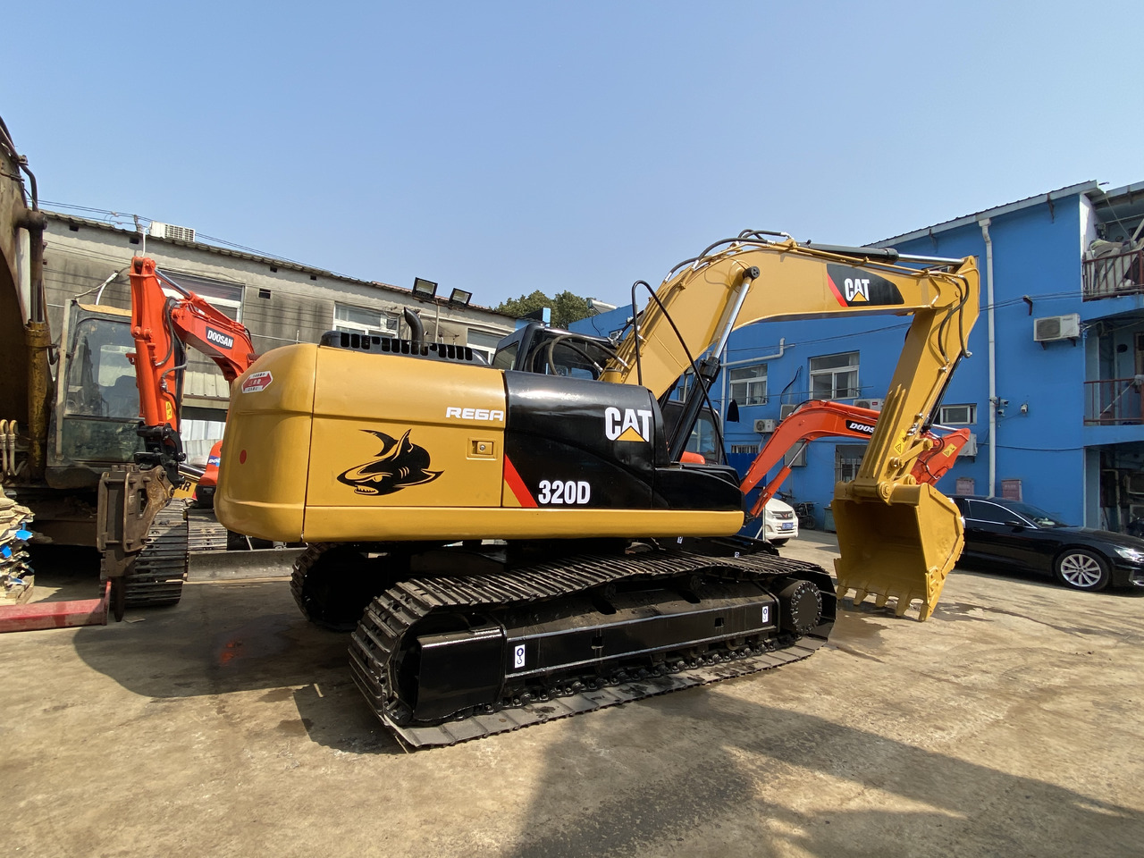 CATERPILLAR 320D - Máy xúc bánh xích: hình 1 CATERPILLAR 320D - Máy xúc bánh xích: hình 1