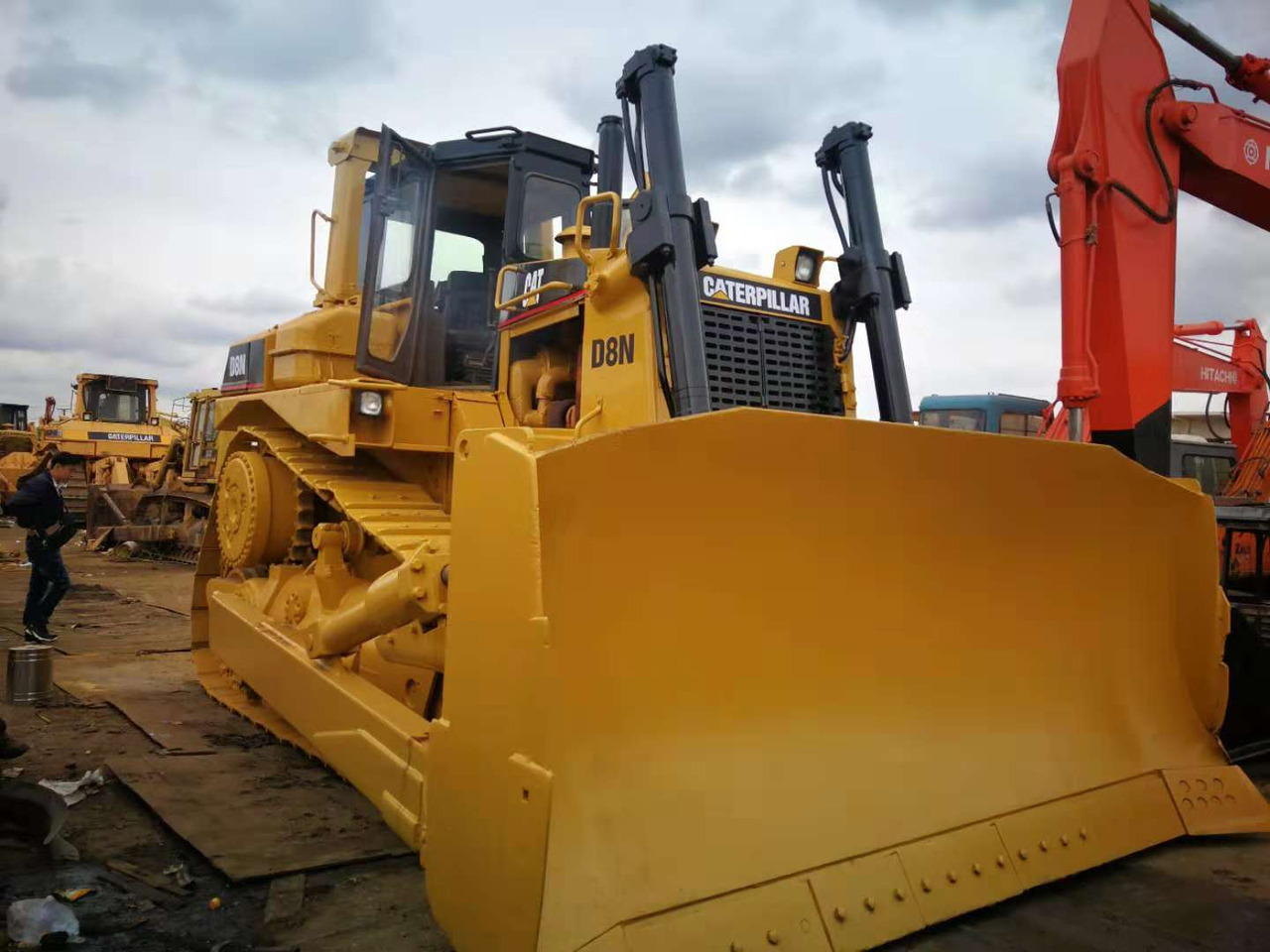 CATERPILLAR D8N - Máy xúc lật bánh lốp: hình 2 CATERPILLAR D8N - Máy xúc lật bánh lốp: hình 2
