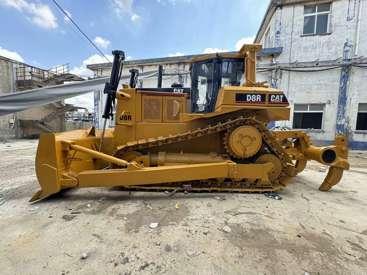 CATERPILLAR D8R Bulldozer Click for Discount - Máy ủi: hình 1 CATERPILLAR D8R Bulldozer Click for Discount - Máy ủi: hình 1