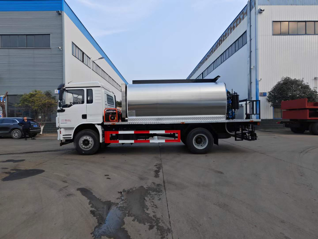 DONGFENG Asphalt Spreader - Máy phun nhựa đường: hình 3 DONGFENG Asphalt Spreader - Máy phun nhựa đường: hình 3