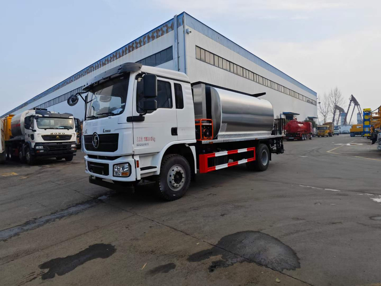 DONGFENG Asphalt Spreader - Máy phun nhựa đường: hình 5 DONGFENG Asphalt Spreader - Máy phun nhựa đường: hình 5