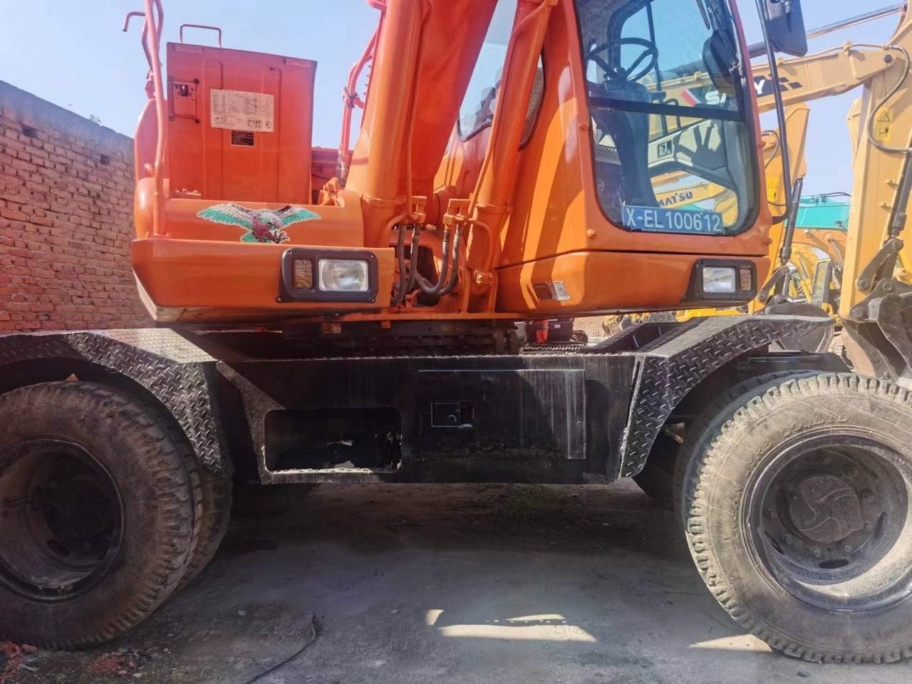 DOOSAN DH150W-7 - Máy xúc bánh xích: hình 2 DOOSAN DH150W-7 - Máy xúc bánh xích: hình 2