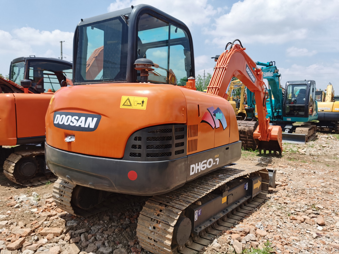 DOOSAN DH60-7 - Máy xúc bánh xích: hình 3 DOOSAN DH60-7 - Máy xúc bánh xích: hình 3
