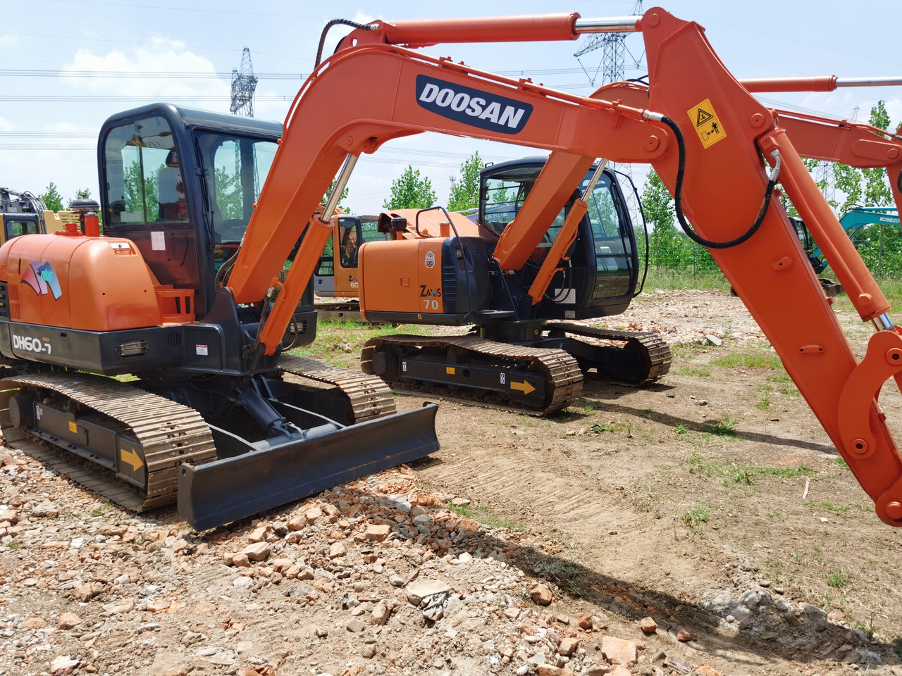 DOOSAN DH60-7 - Máy xúc bánh xích: hình 4 DOOSAN DH60-7 - Máy xúc bánh xích: hình 4